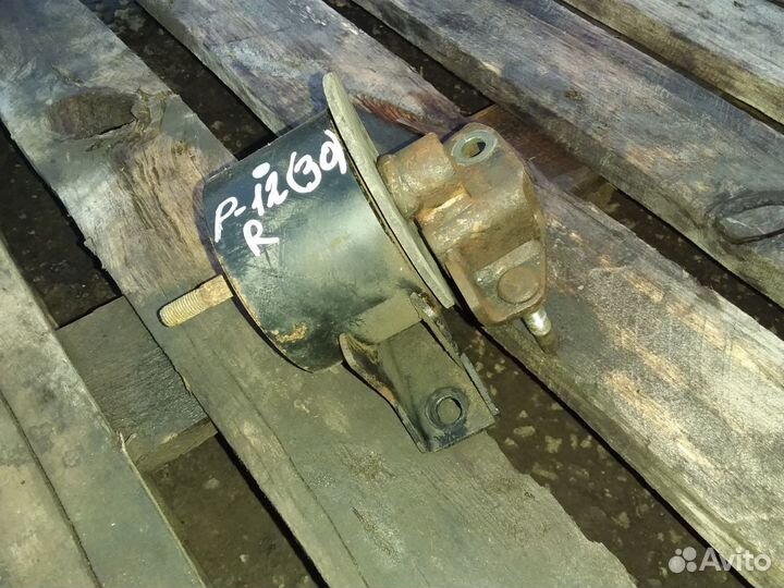 Подушка двигателя правая Nissan Primera P12