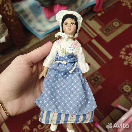 Кукла фарфоровая коллекционная