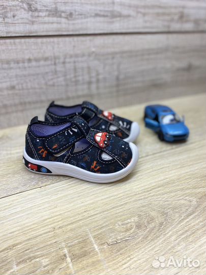 Сандали новые 22-27