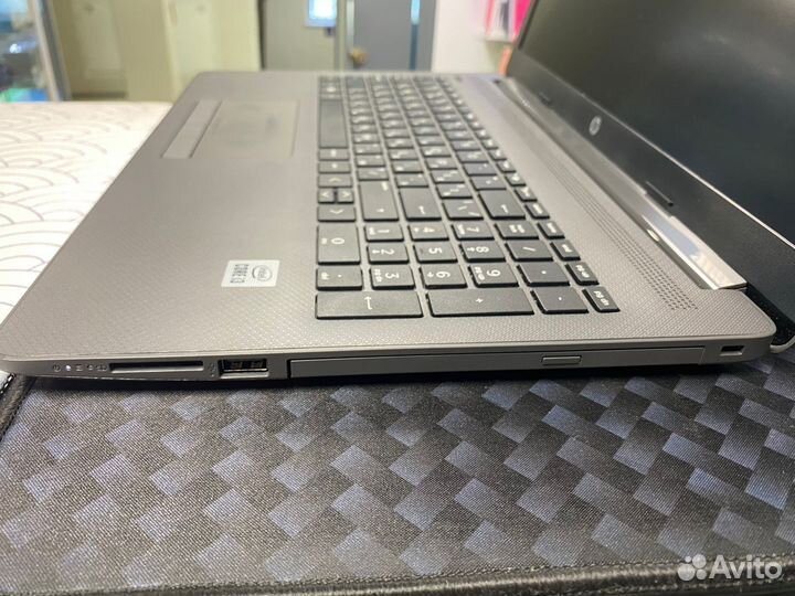 Ноутбук HP/i3-1005G1/4 GB/120 GB SSD/Intel(R) UHD