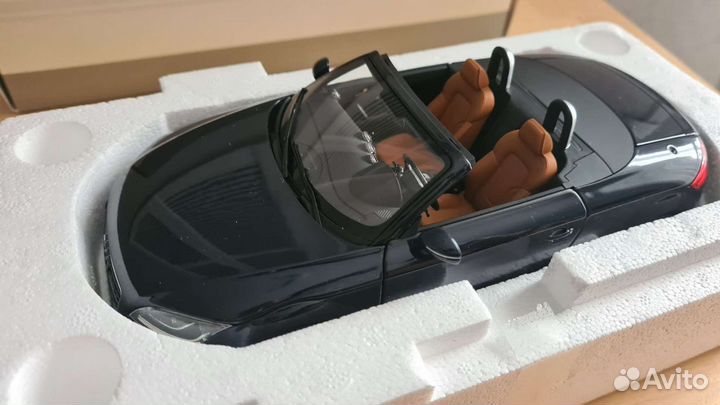 Audi TT Roadster 1:18 minichamps дилерская
