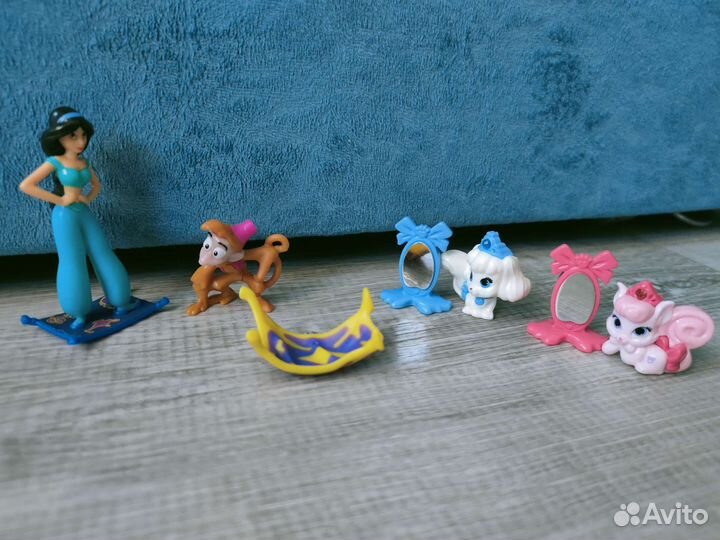 Игрушки из киндера сюрприза Смешарики и другие