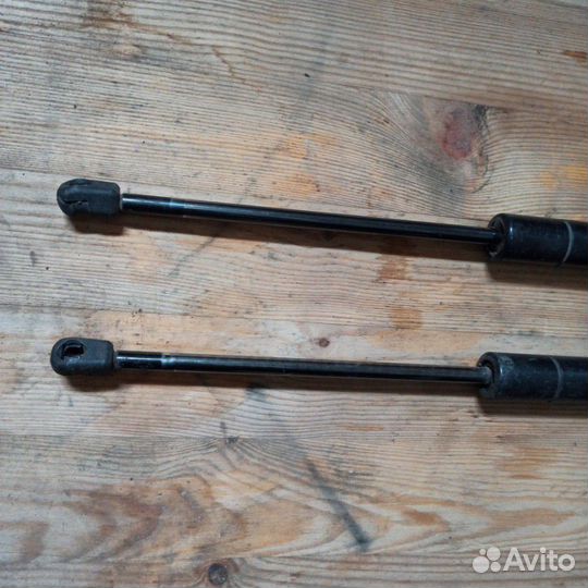 Амортизаторы двери багажника Volkswagen Sharan