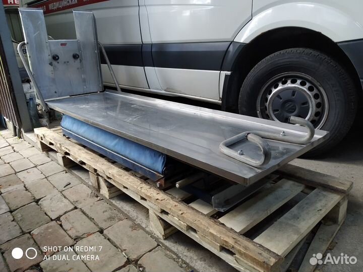 Приемное устройство с электроприводом