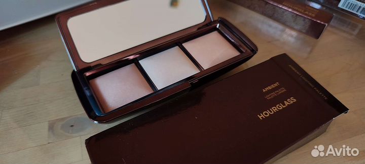 Hourglass ambient lighting pallet
