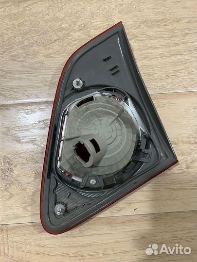 Фонарь задний левый внутренний тойота королла 150