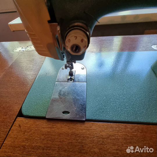 Швейная машина Чайка 115-1