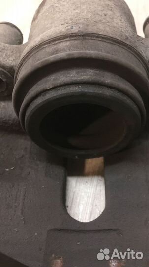 Б/У Суппорт тормозной передний левый#002