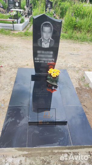 Памятник из гранита 1м, своя установка