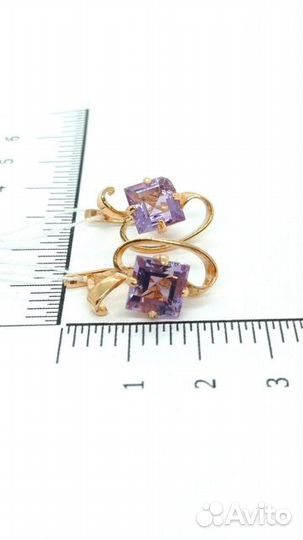 Золотые серьги с камнем