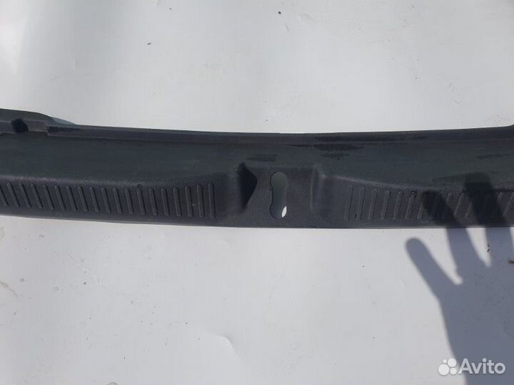 Накладка багажника задняя Toyota Auris 150 2010