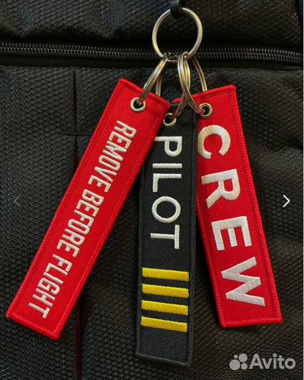 Зеленая ремувка брелок Remove Before Flight