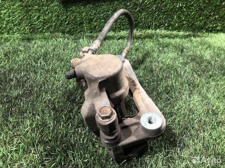 Суппорт задний левый Kia Carnival VQ D4HB 2011