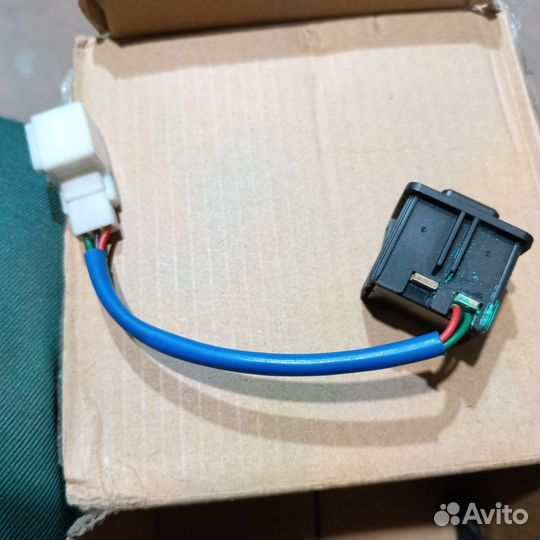 Кнопка для подогрева руля Киа спортаж 3