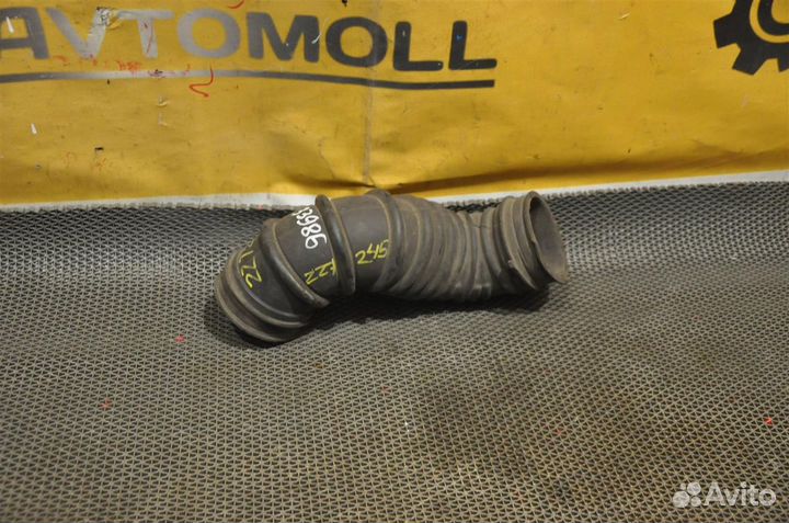 Патрубок воздушного фильтра toyota premio ZZT245