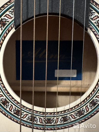 Акустическая гитара