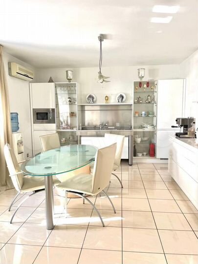 4-к. квартира, 184 м², 5/10 эт.