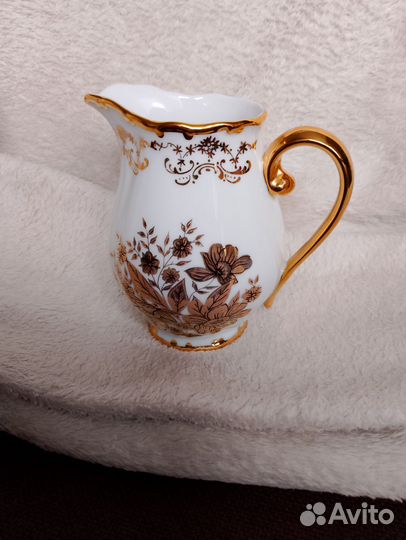 Фарфоровый молочник