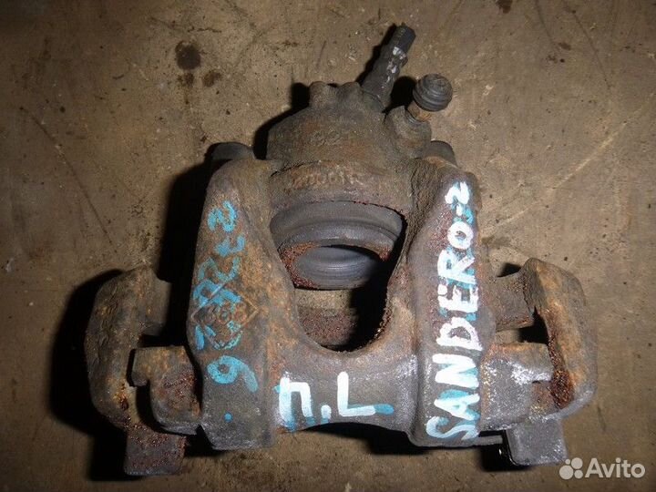 Суппорт передний левый renault sandero 2014