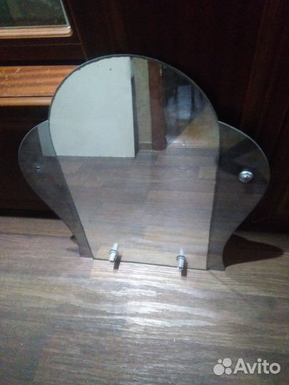 Зеркало, часы, статуэтки