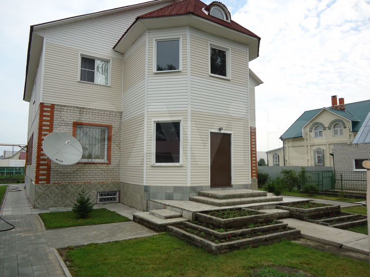 Коттедж 257 м² на участке 20 сот.