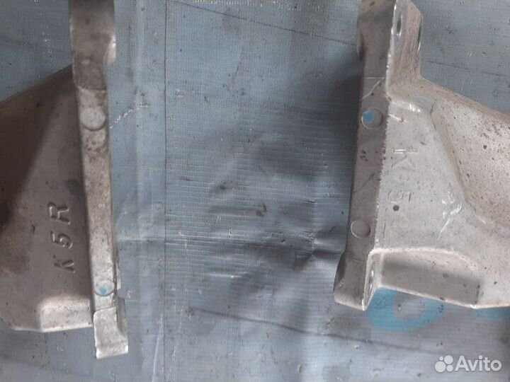 Кронштейн двс правый левый Infiniti Ex/Qx50 J50