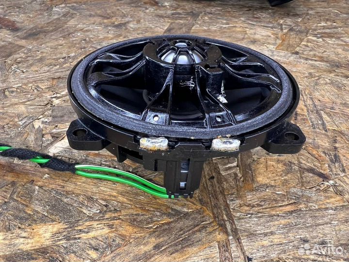 Динамик в задней полке / задней стойке Land Rover