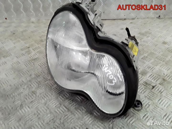 Фара правая Mercedes Benz W203 0301166202