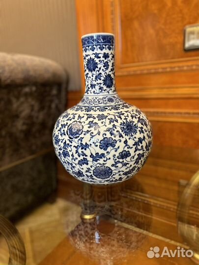 Ваза фарфоровая