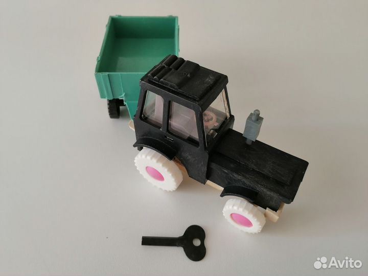 Игрушка СССР Трактор с прицепом заводной