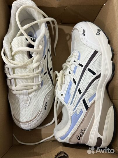 Кроссовки женские asics