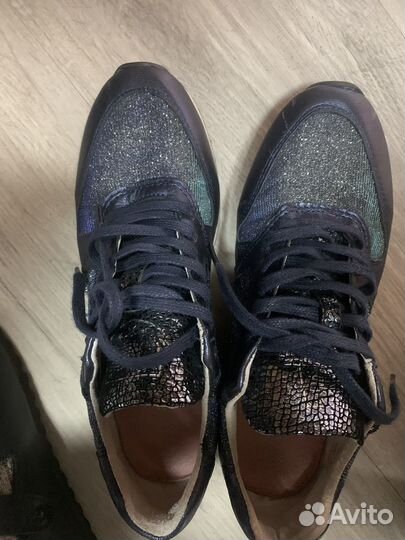 Кроссовки женские