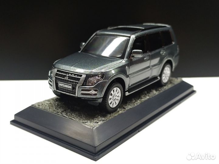 1:43 Mitsubishi Pajero Gray