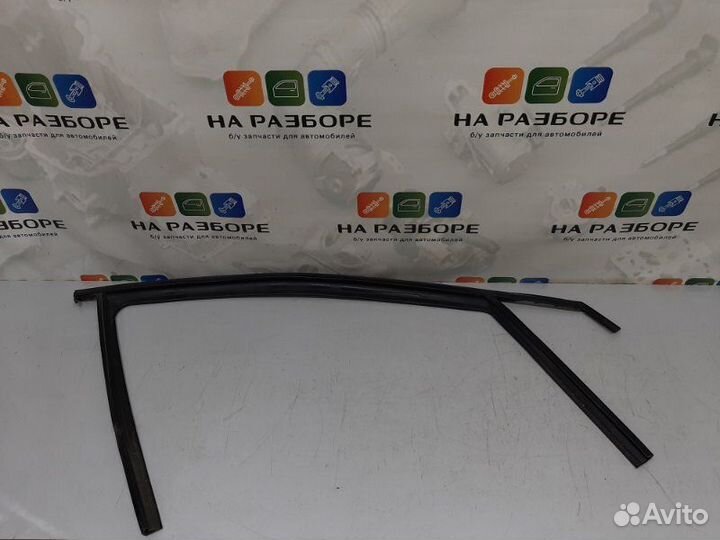 Уплотнительная резинка стекла двери передняя