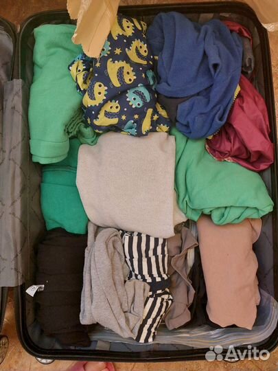 Вещи женские б/у в чемодане