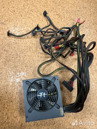 Блок питания 700w thermaltake 80 plus