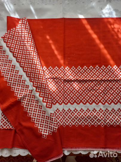 Скатерть красная с белым орнаментом,новая, ГДР