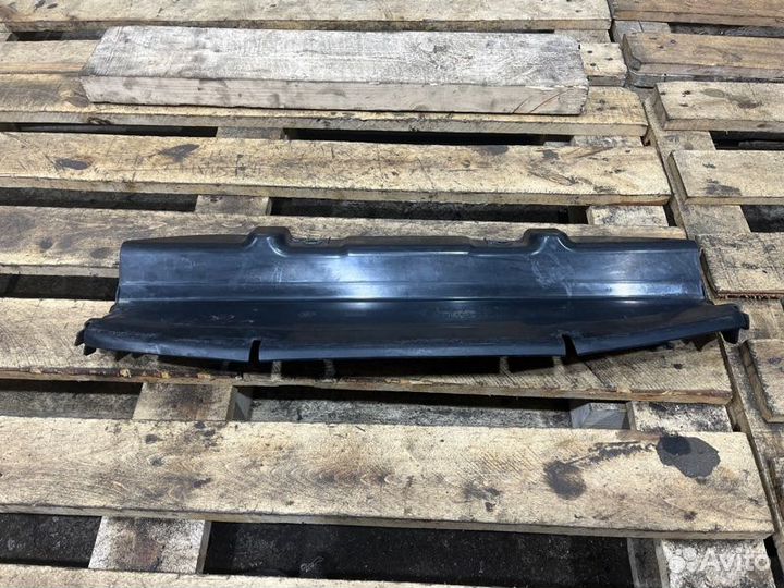 Пыльник радиатора Bmw 1 E87 N46B20 2004