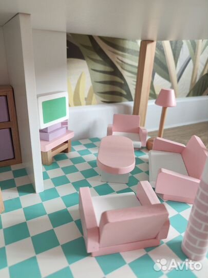 Кукольный домик с мебелью