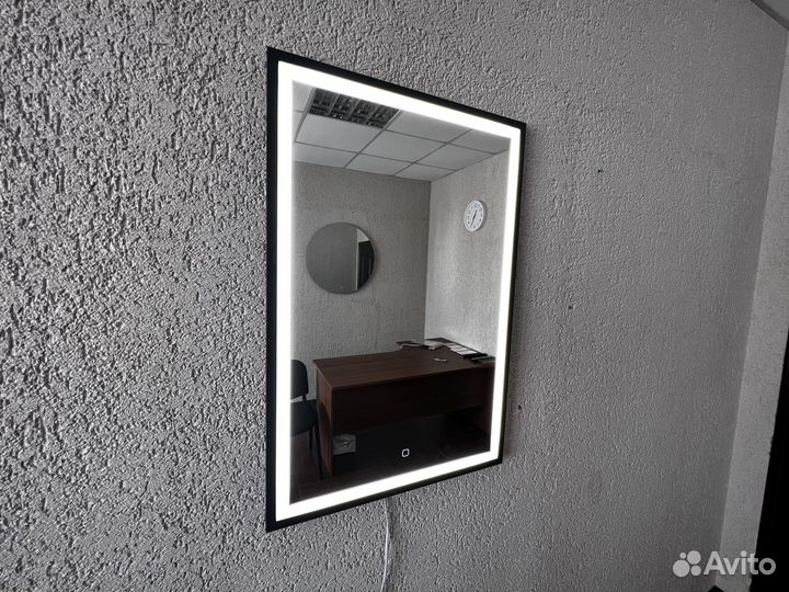 Зеркало в алюминиевой раме