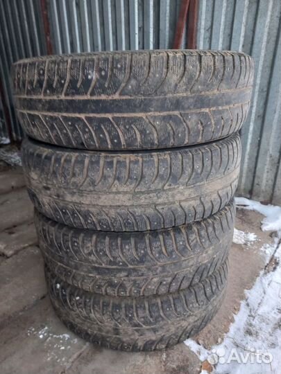 Bridgestone Ice Cruiser 7000 215/70 R16 100T