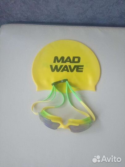 Очки и шапочка для плавания