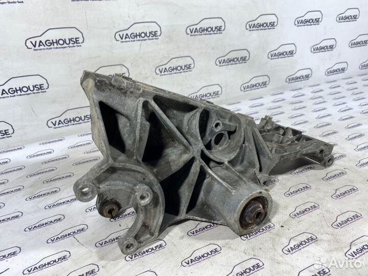 Кронштейн генератора Volkswagen Passat B5 3B2 1.9