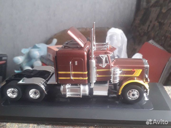 Модель грузовика Peterbilt 359