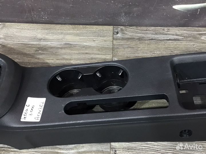 Консоль центральная Volkswagen Jetta 6