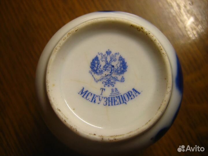 Старинная ваза и чашка