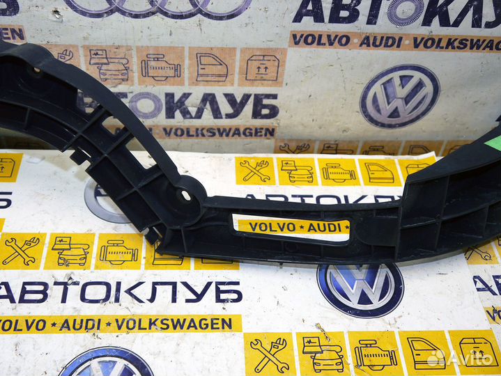Кронштейн заднего бампера правый WV Пассат Б7 B7