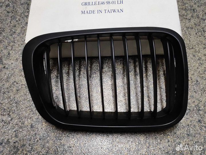 Решетка радиатора правая BMW 3 E46 98-05