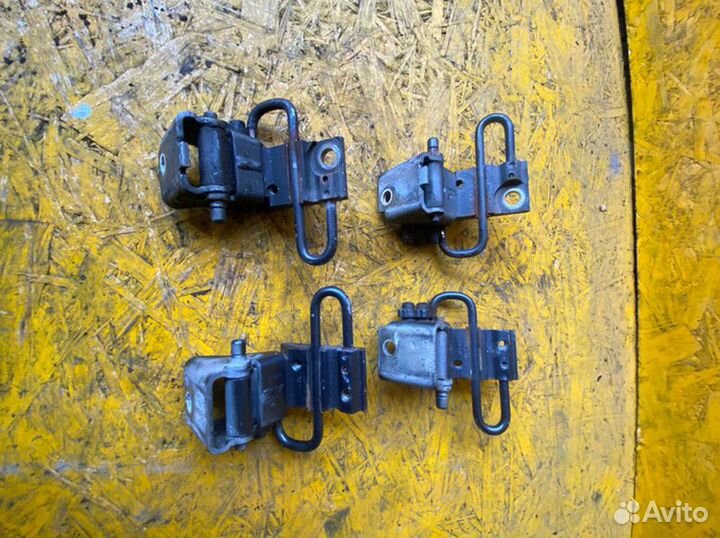 Петля двери Audi A6 C6 2.4 2006