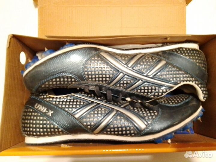 Кроссовки спортивные с шипами 46 р